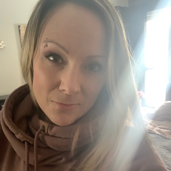 Meet your Posher, Lesley - Picture 1 of 1